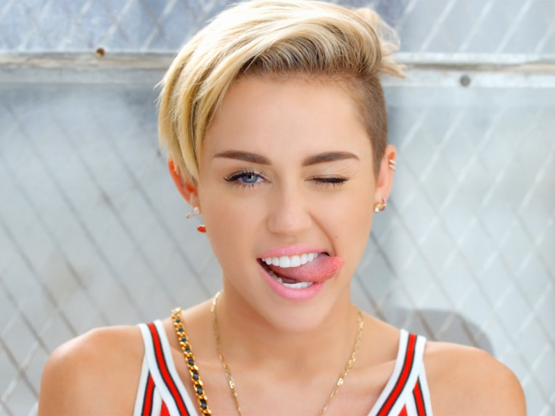Miley Cyrus Age, Height, Biography, Boyfriend, Weight, Family, Photo, Wiki